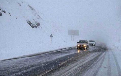 هشدار و آماده باش پلیس برای بارش برف و باران در جاده ها/ سفر غیرضروری ممنوع