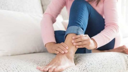 انواع پا درد در شب چیست؟ علل و راه های درمان پا درد شبانه