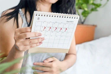 8 علت عقب افتادن پریود | دیر شدن عادت ماهانه چند روز طبیعیه؟