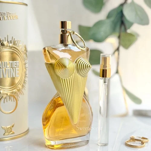 جذاب‌ترین دکانت‌های عطر زنانه برای شب‌های خاص